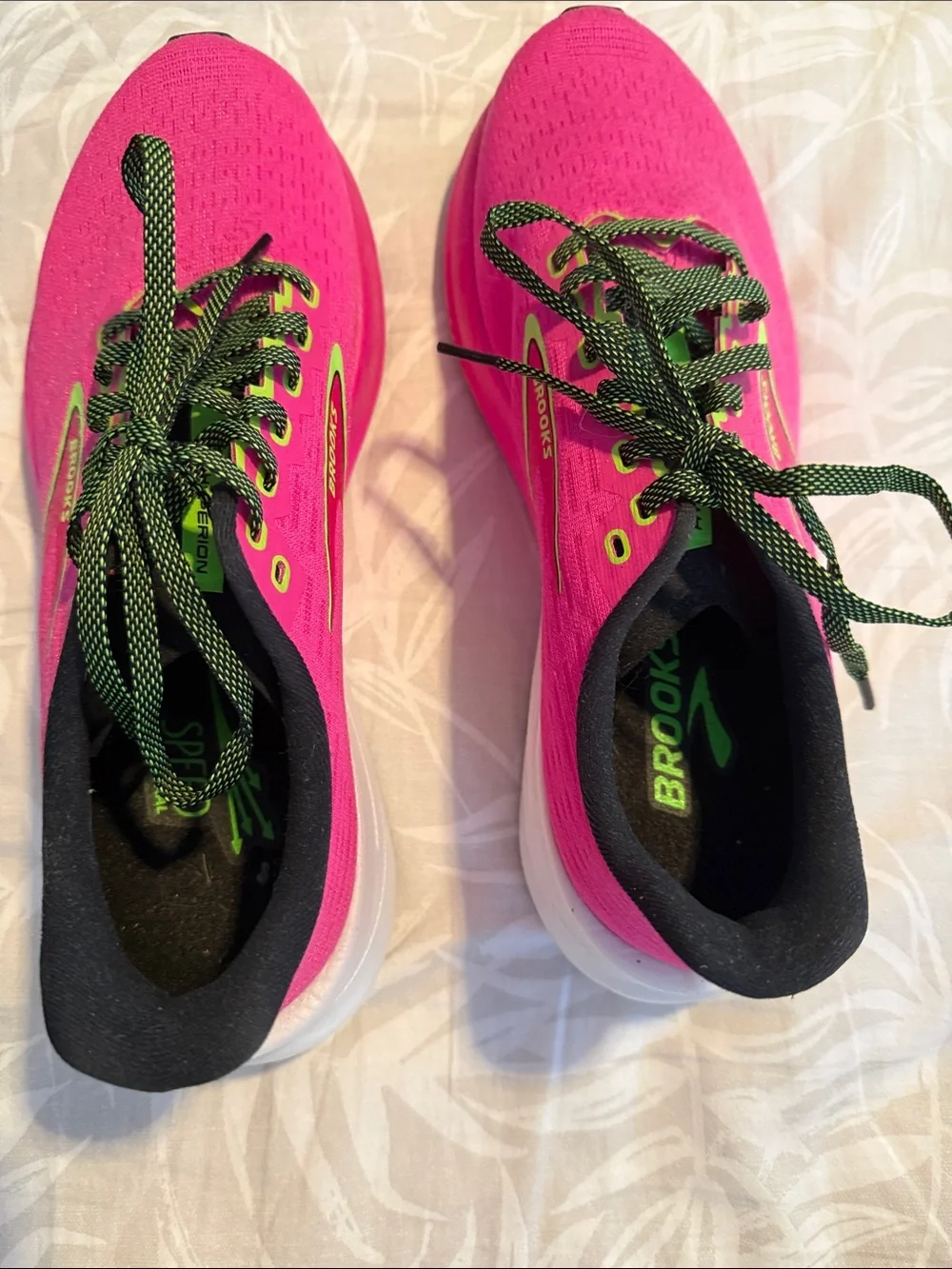 Brooks bright hot